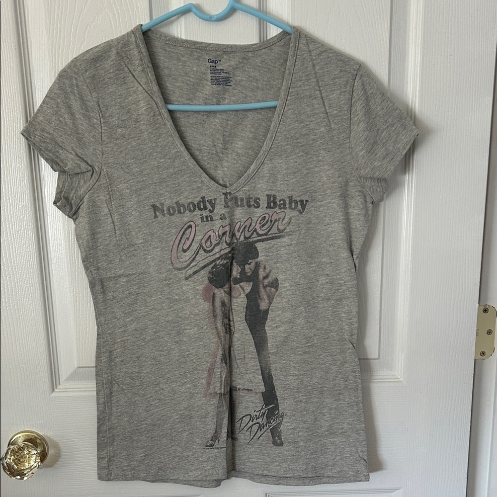 GAP Heather Gray V-Neck Dorty Dancing 🕺🏻 Graphic Tee